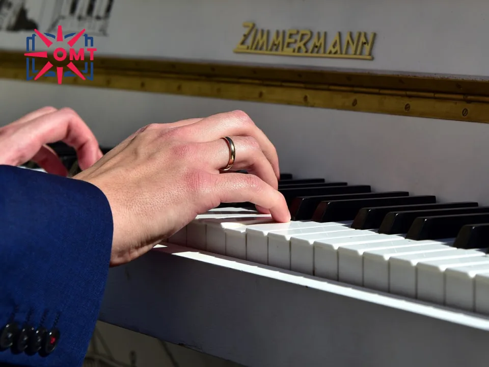 dang-ky-hoc-piano-chuyen-nghiep-tai-trung-tam-gia-su-ong-mat-troi