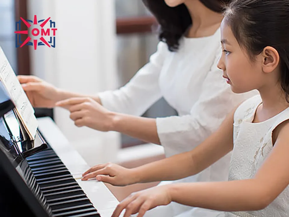 hoc-cung-gia-su-la-lua-chon-tot-khi-hoc-piano-co-ban-cho-nguoi-moi-bat-dau
