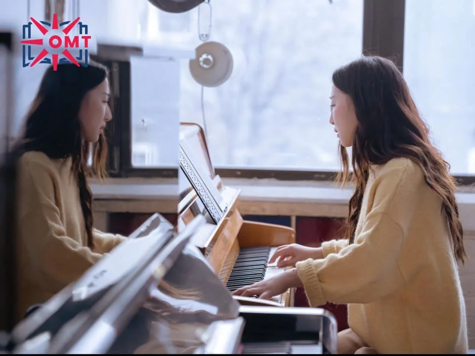 hoc-piano-cho-nguoi-di-lam-co-kho-khong