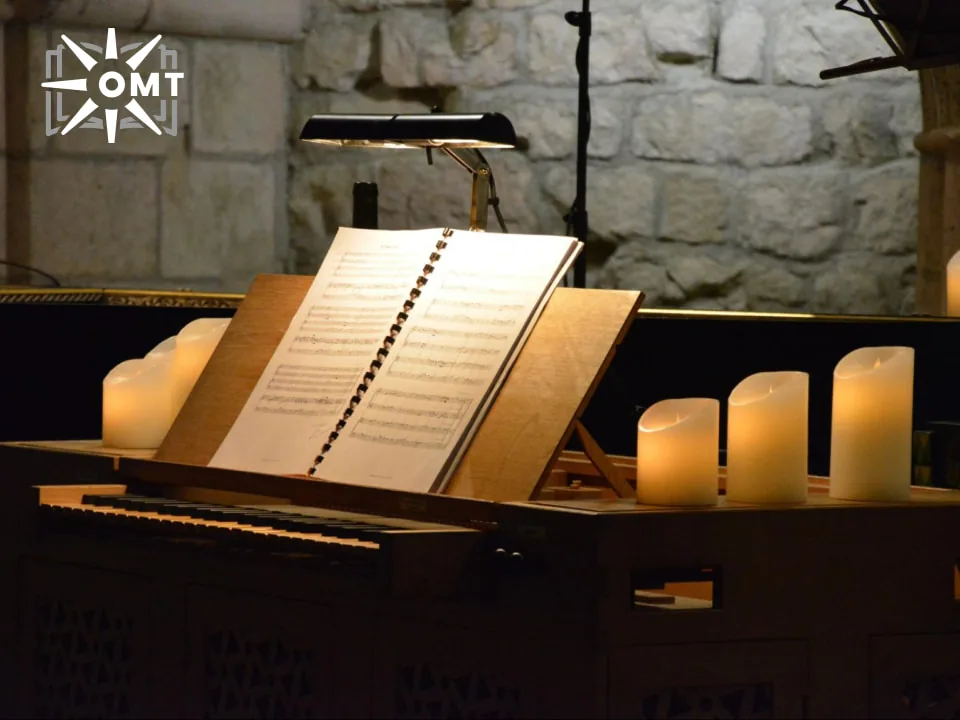 moi-truong-hoc-tap-anh-huong-nhieu-den-cach-hoc-choi-dan-piano