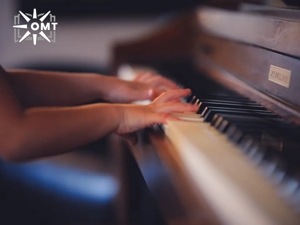 tao-dung-thoi-quen-luyen-tap-hoc-danh-dan-piano-tre-em